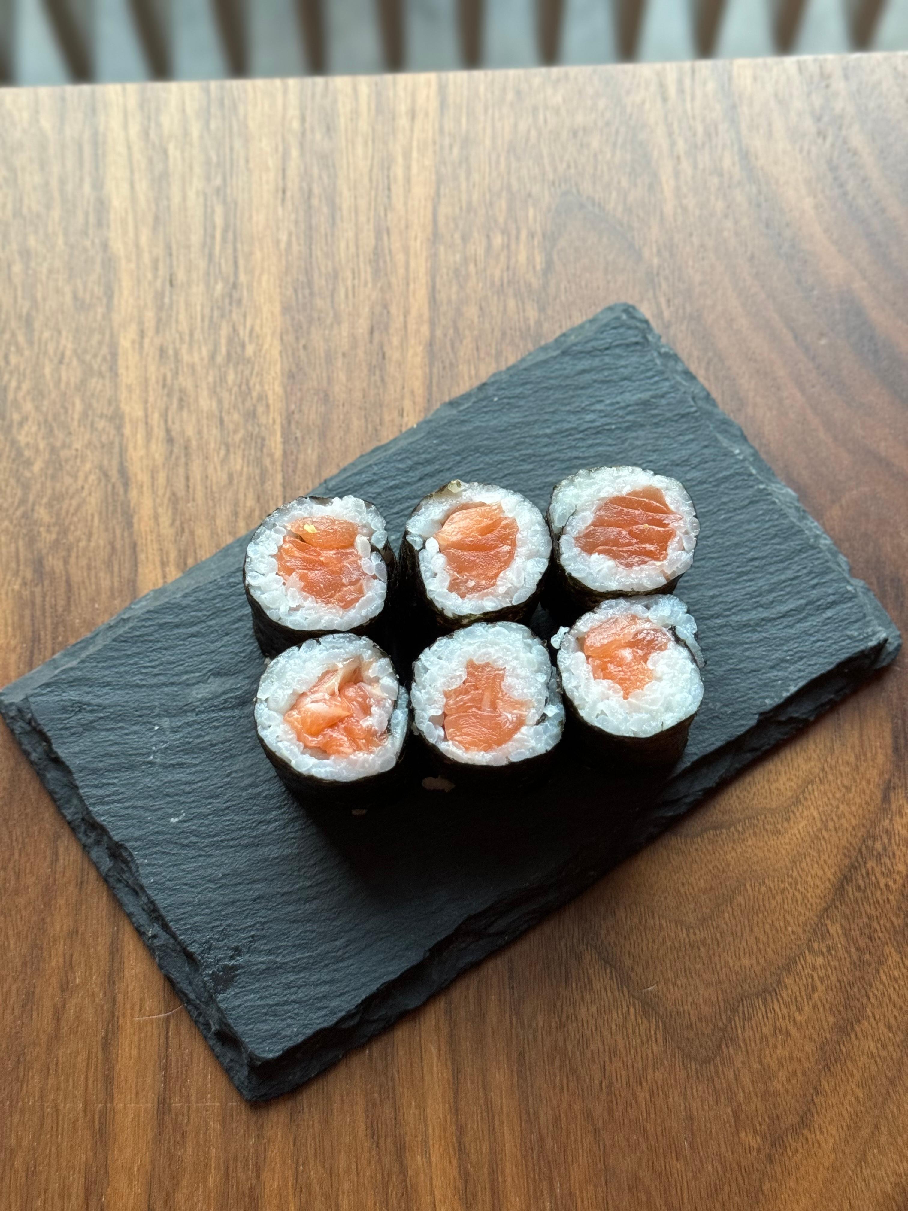 141. Lachs Maki